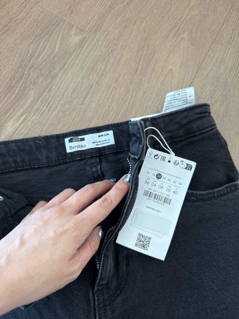 Bershka Black Mom Slim Jeans - Picture 2 of 3